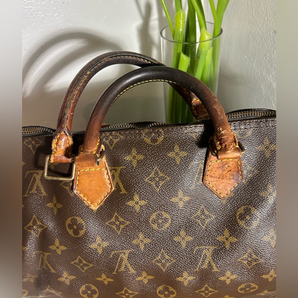 Authentic Louis Vuitton Monogram 30 Speedy Handbag - Picture 2 of 13